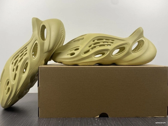 Sulfur GV6775 Foam RNNR Adidas Yeezy 1125